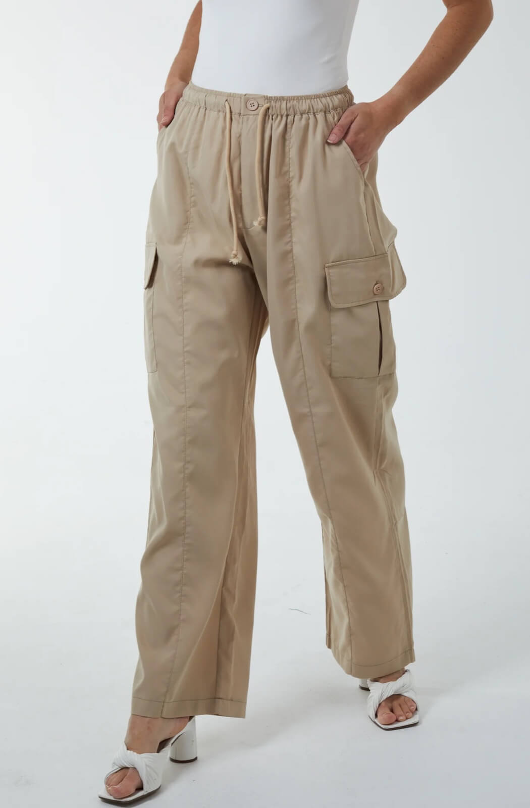 Pantalón cargo beige