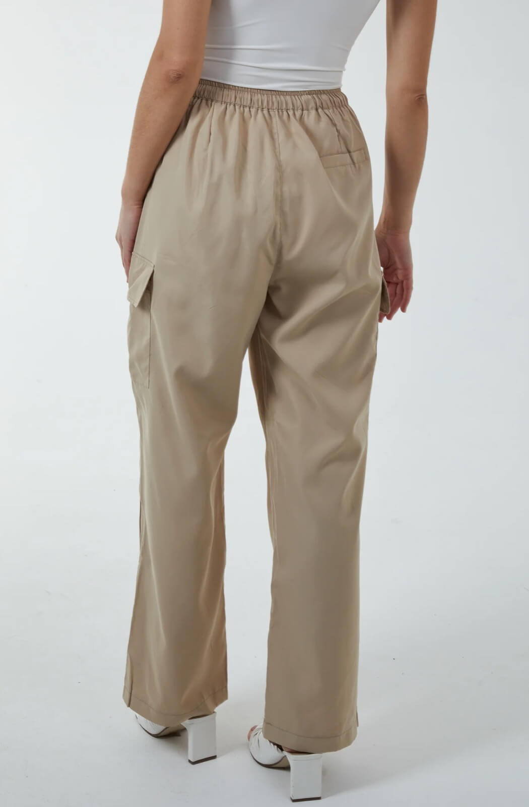 Pantalón cargo beige