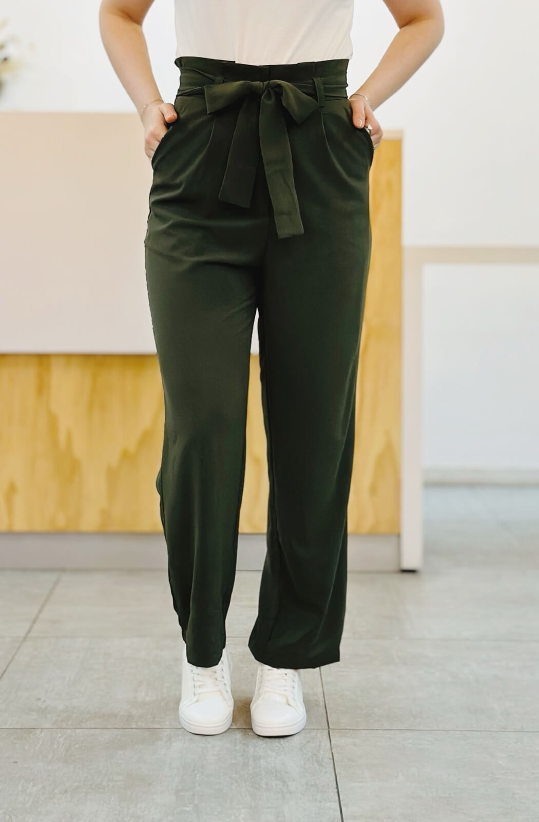 Pantalón con lazo verde