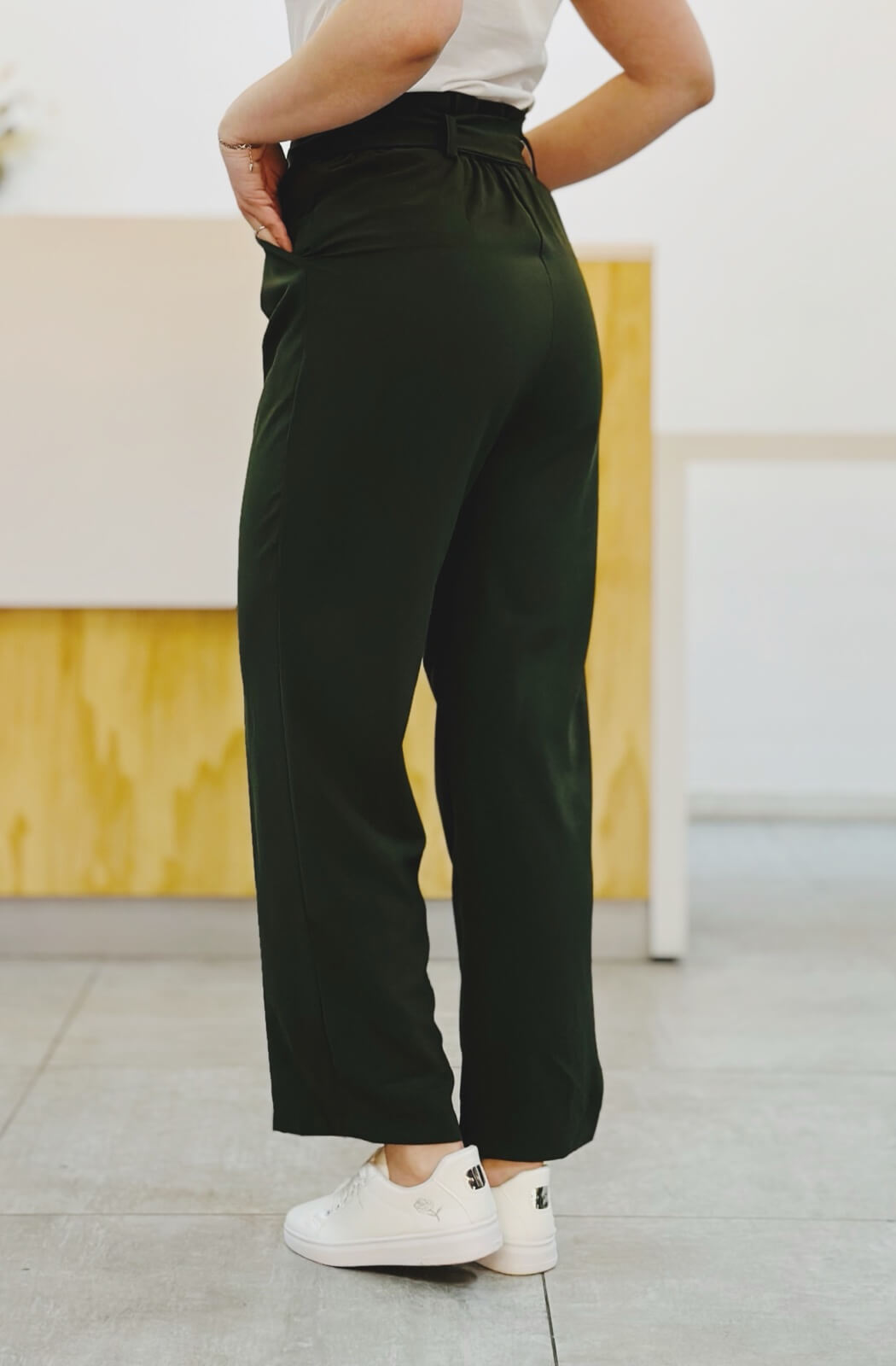 Pantalón con lazo verde