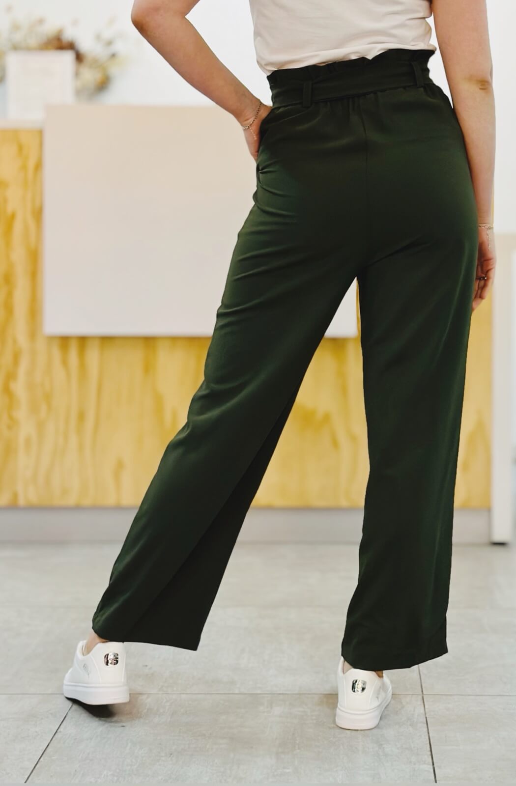 Pantalón con lazo verde